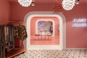 Top 10 mẫu thiết kế shop quần áo nữ đẹp hiện nay 59