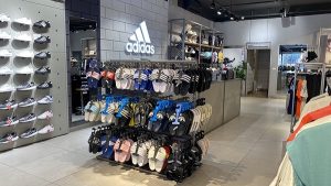 4 Bí quyết thiết kế cửa hàng quần áo thể thao 51