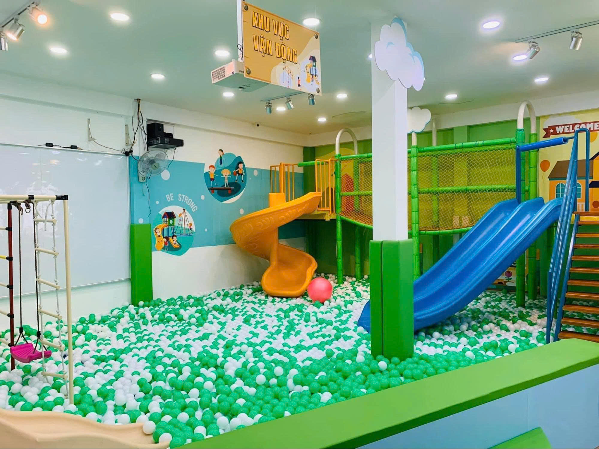 Đầu Tư Mô Hình Khu Vui Chơi Trẻ Em: Chọn Module Lắp Ghép Hay Thiết Kế Riêng Để "Thắng" Lớn? 3 Đầu Tư Mô Hình Khu Vui Chơi Trẻ Em: Chọn Module Lắp Ghép Hay Thiết Kế Riêng Để "Thắng" Lớn?